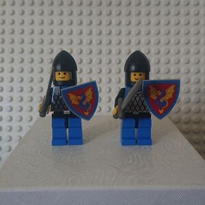 LEGO Black Knight (Scale Mail) Minifigures x2 with Shields - Castle